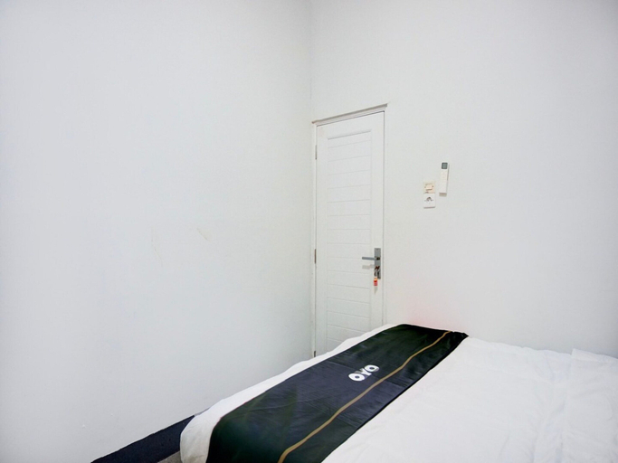 Room 3, Cozy Double Escape W/ Free Wifi and Parking, Medan