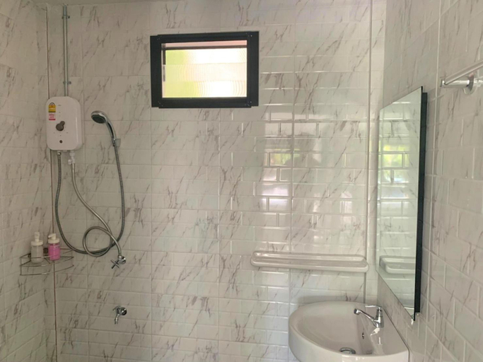 Bathroom 3, Muaan Resort, Muang Suphanburi