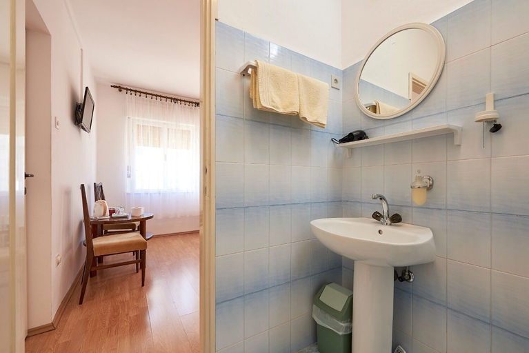 Bathroom 4, Apartment and Rooms Ivo, Trogir