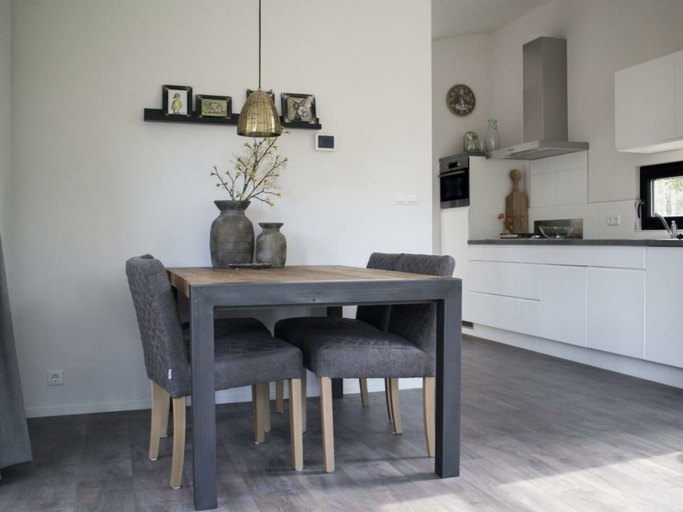 Dining, Pavilion Hottub 4, Ede