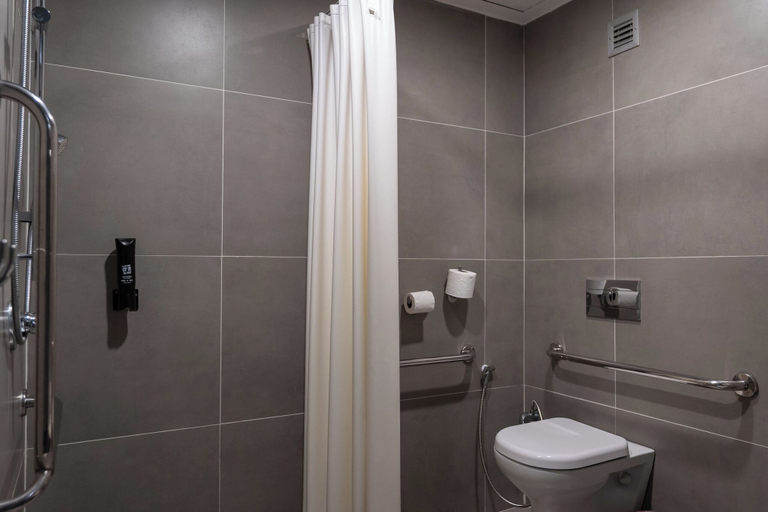 Bathroom 4, ibis Sorocaba, Sorocaba