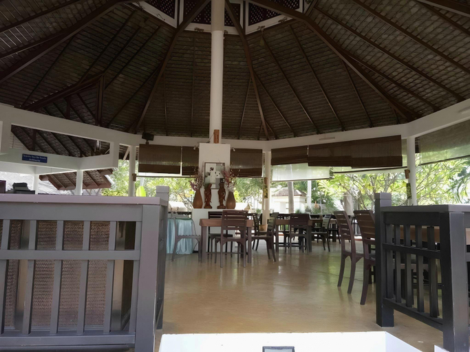 Food & Drinks 5, Golden Pine Beach Resort, Pran Buri