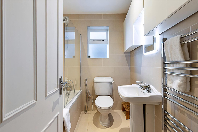 Bathroom 4, Charming London Retreat, London