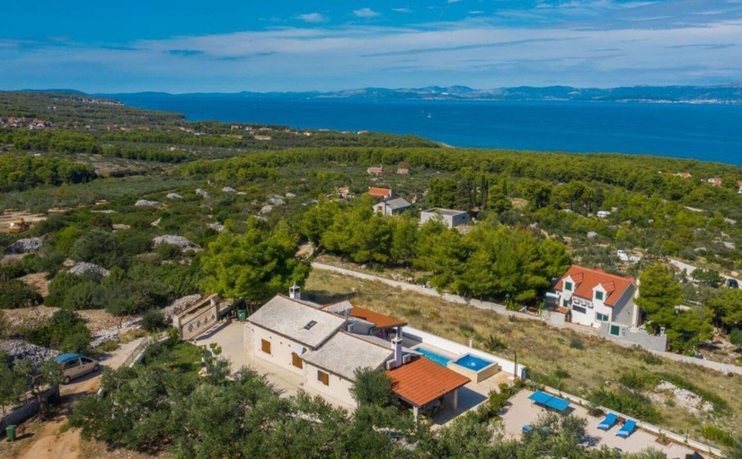 Others 4, House Kristiana, Supetar