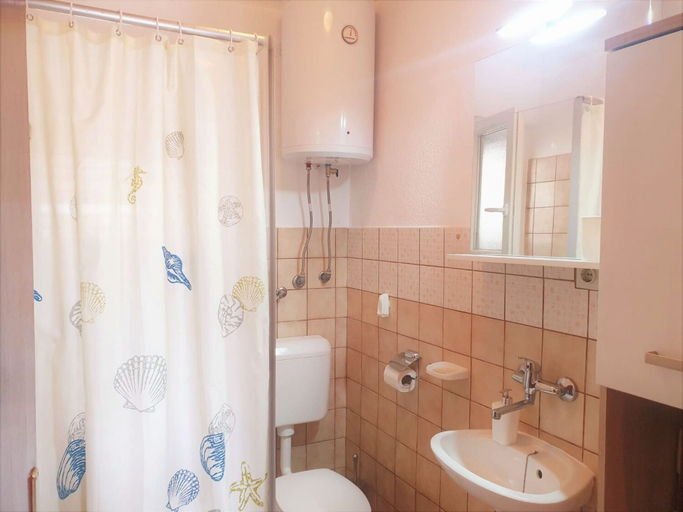 Others 3, Apartment Roko, Vis