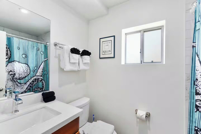 Bathroom 4, DTPH Cozy Corner - Pool & Parking, Maricopa