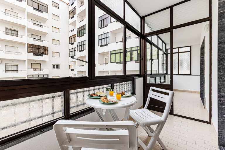 Room 3, Cozy Place Lagos Apartment | Beach | Couples & Nom, Lagos