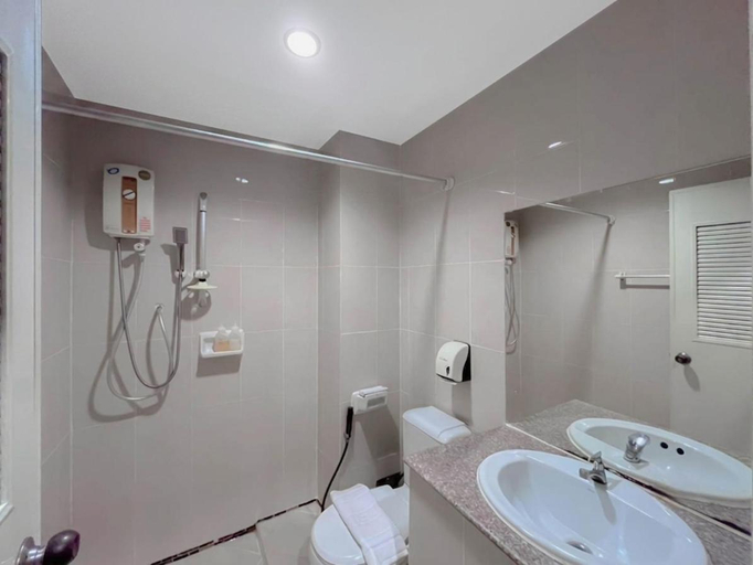 Bathroom, Loei Buri Hotel by Alphatel, Muang Loei