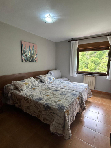 Bedroom 2, El Duje, Asturias
