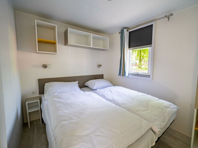 Room 3, Holiday Home in Amstelveen With Terrace, Amstelveen