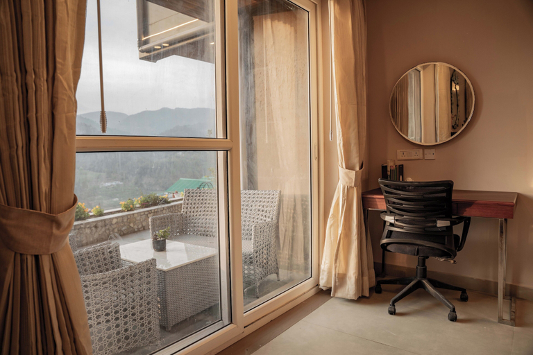 Balcony 5, amã Stays & Trails Aryananda Villas, Dhari, Nainital