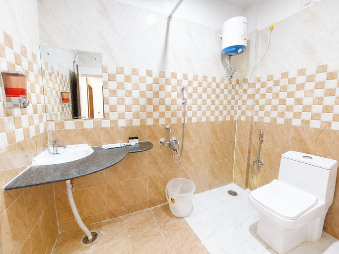 Bathroom 5, Puri Hotel Manjulata Residency, Puri
