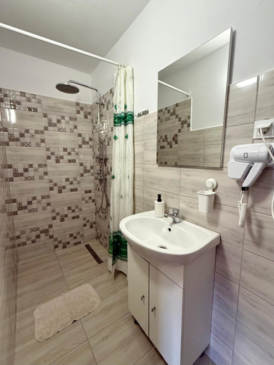 Bathroom 2, Casa Popa’s, Cartisoara