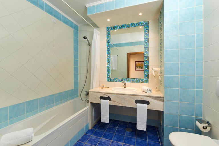 Bathroom, Balaia Plaza, Albufeira
