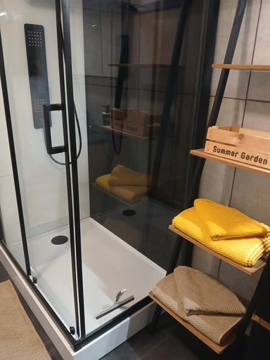 Bathroom 3, Le petit Broux, Liège