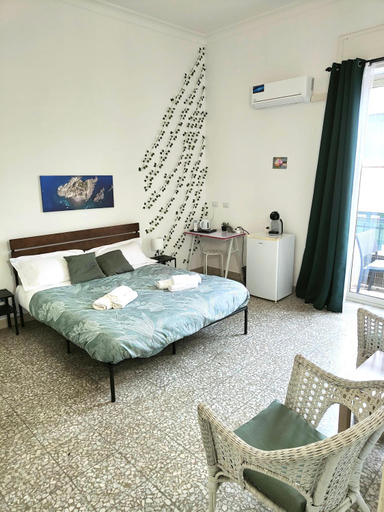 Bedroom 4, TerrAmare B&B, Catania