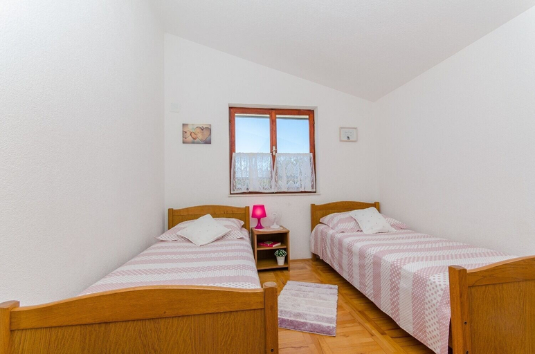 Room 2, Apartment Bosiljka, Marina