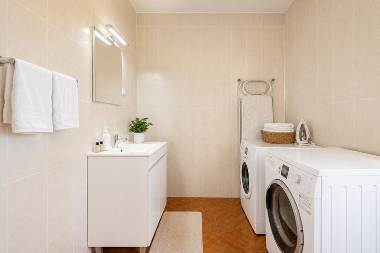 Bathroom 3, Outeiro 99, Perfect Combination, Paredes de Coura