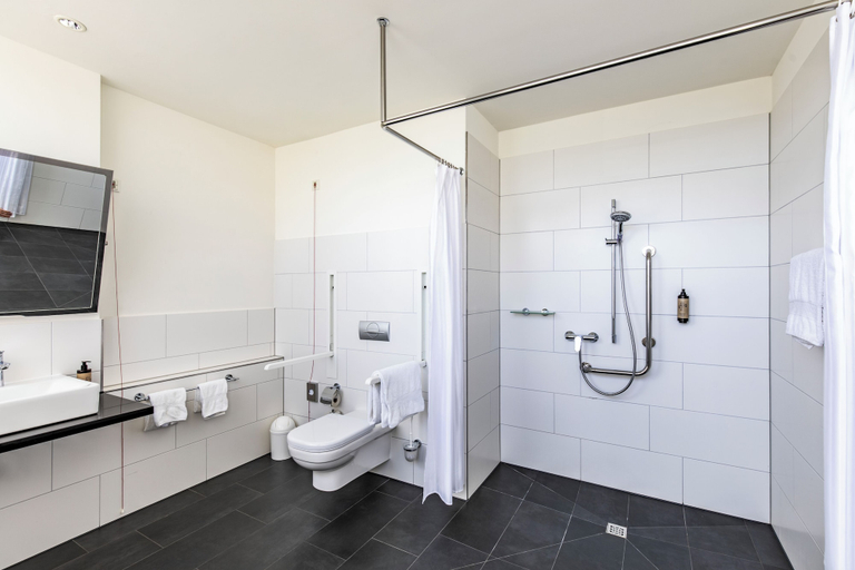 Bathroom 5, Webers Hotel im Ruhrturm Essen by Accor, Essen