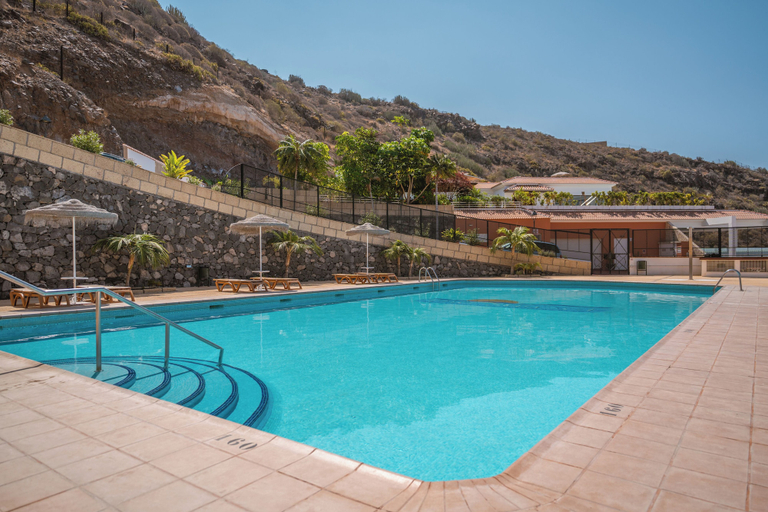 Pool 5, Luxurious 2-Bedroom Apartment with Ocean View in Costa Adeje, Santa Cruz de Tenerife