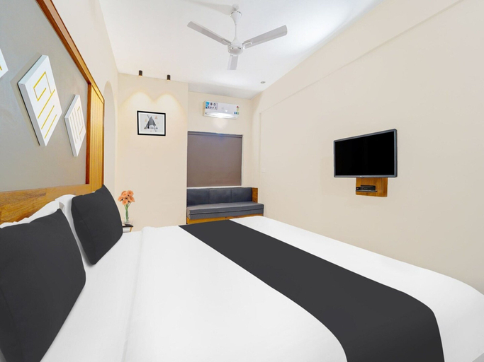 Room 2, Saver Double Plaza Delux, Ernakulam