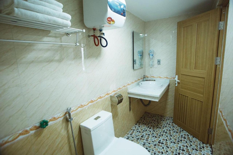 Bathroom 2, Tan Trang, Hạ Long