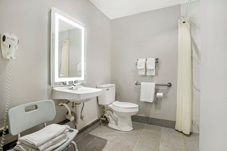 Bathroom 3, Econo Lodge Tallahassee Downtown - University, Leon