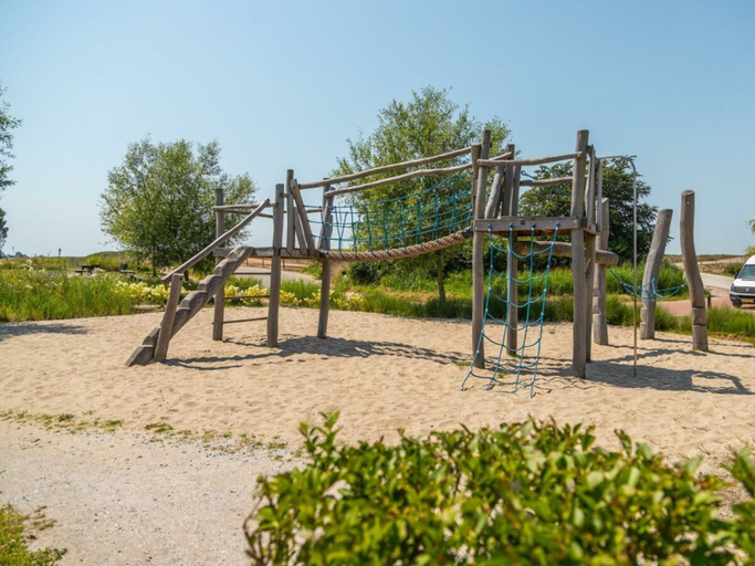 Children's area, Holiday Home in Uitdam With Wi-fi, Waterland