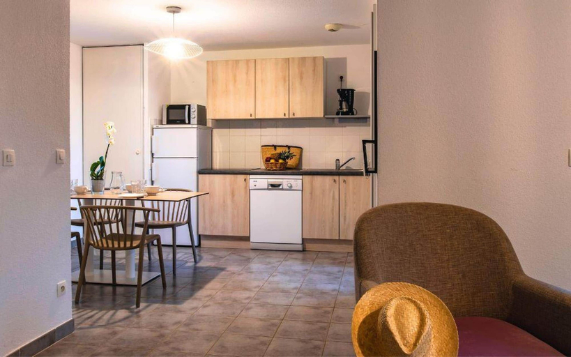 Private kitchen, Villa Fabregues With Shared Pool, Hérault