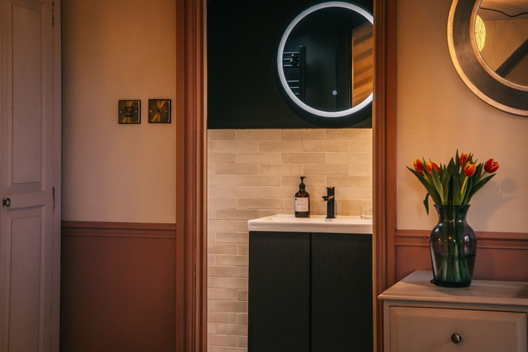 Bathroom 3, Boot and Shoe, Nottinghamshire