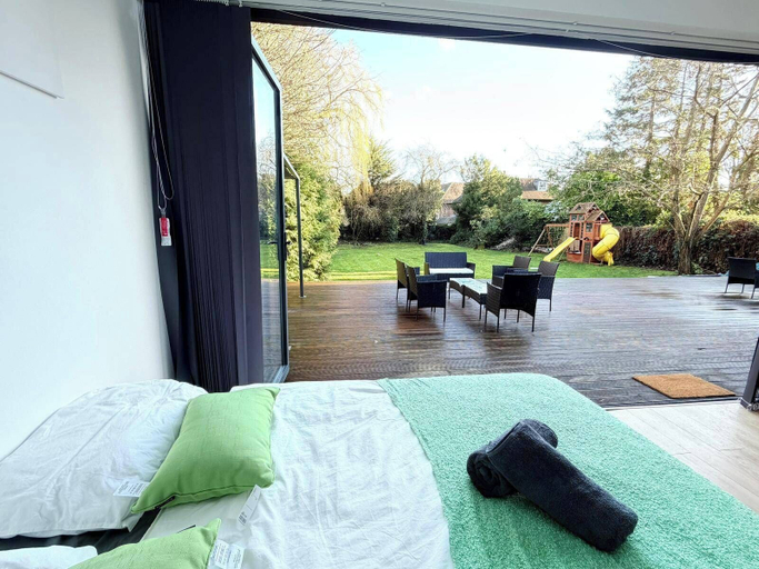 Room 3, 2 Bed - Sleeps 4 - Hot Tub & Bbq, London