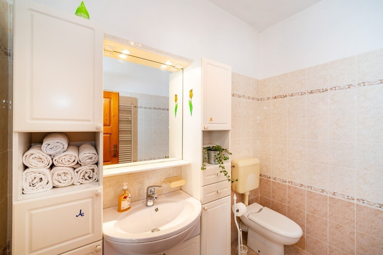 Bathroom 4, Apartments Bari, Pag