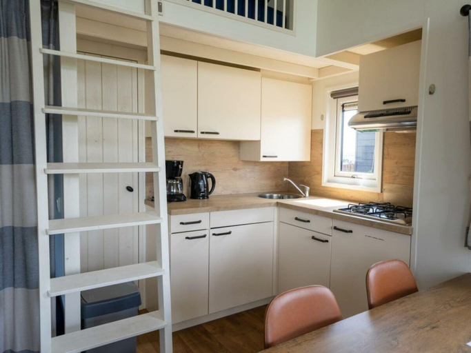 Private kitchen 3, Holiday Home in Bovenkarspel With Terrace, Stede Broec