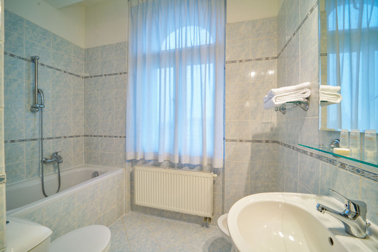 Bathroom 3, Hotel St George - Czech Leading Hotels, Praha 2