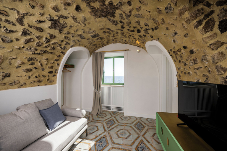 Living area 3, Isca Private Island, Napoli