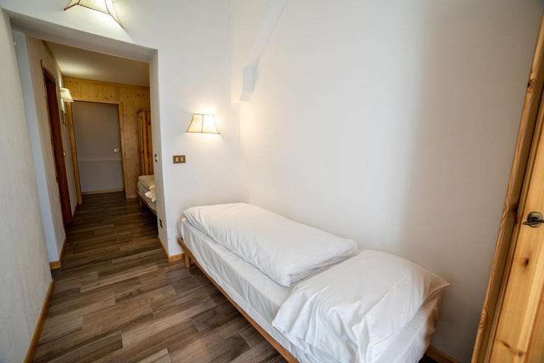 Bedroom 2, Residence Derby Club, Trento