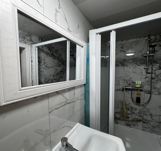 Bathroom 5, Standard Double Room, Bolton
