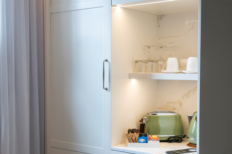 Room 5, Camden Hotel Suites, Camden
