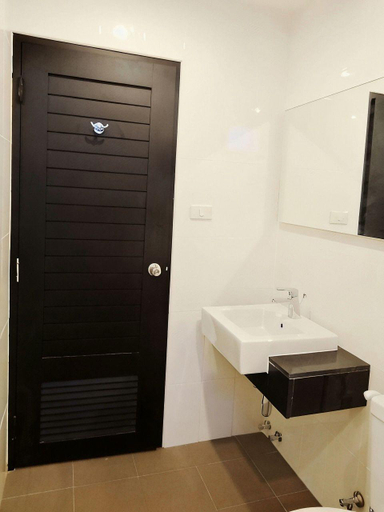 Bathroom 5, Good Day Phuket, Phuket Island