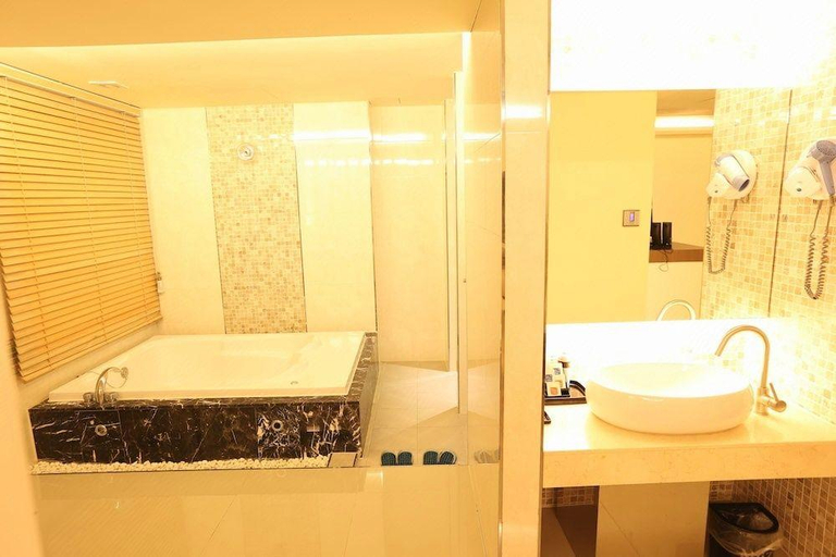Bathroom, Paju Miiz, Paju