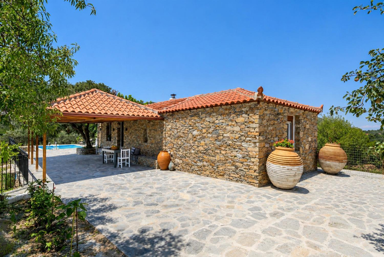 Facilities 5, Oak Tree Cottage, Thessaly