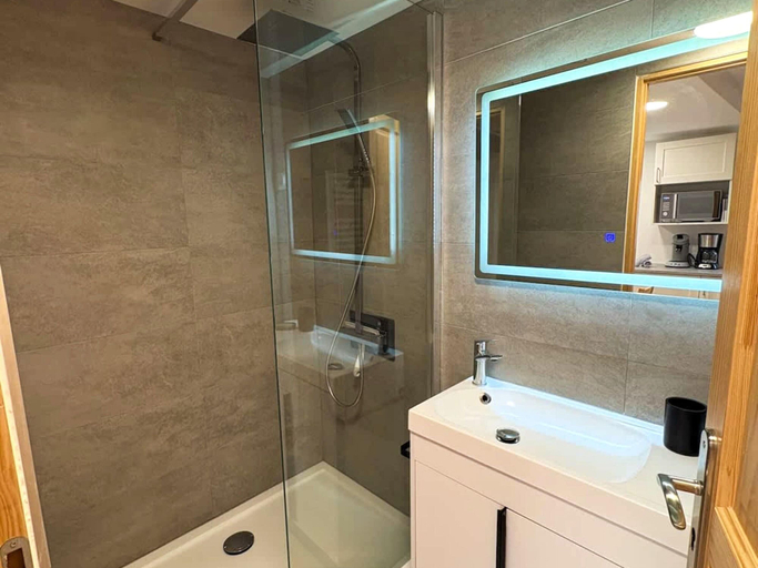 Bathroom, Coastal Retreat for 4 With Terrace, Finistère