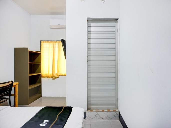 Room 2, Cozy Double Escape W/ Free Wifi and Parking, Medan