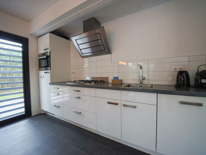 Private kitchen 5, Holiday Home in Otterlo With Terrace, Ede