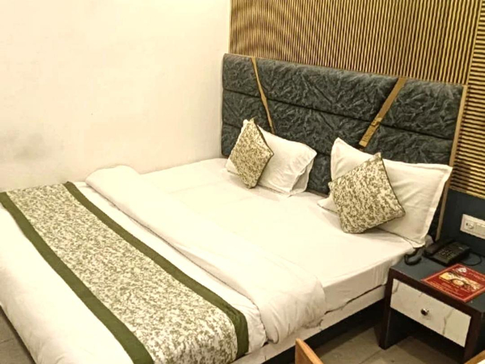 Bedroom 2, Hotel Hare Krishna Near New Delhi railway station , Delhi