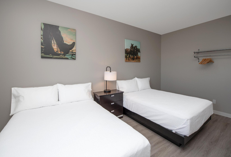 Bedroom 4, Coast Innisfail Hotel, Division No. 8