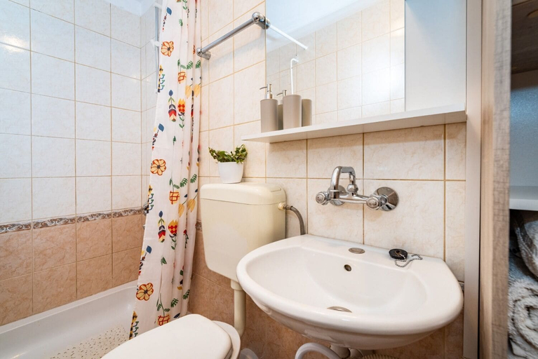 Bathroom 3, Apartments Bari, Pag
