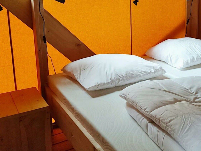 Room 5, Holiday Home in Noord-scharwoude With Wi-fi, Langedijk