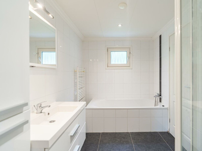 Bathroom 3, Hackfort L"etage 10, Heerlen