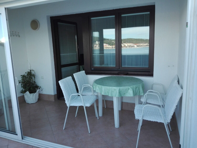 Others 5, Apartments Marica, Tisno